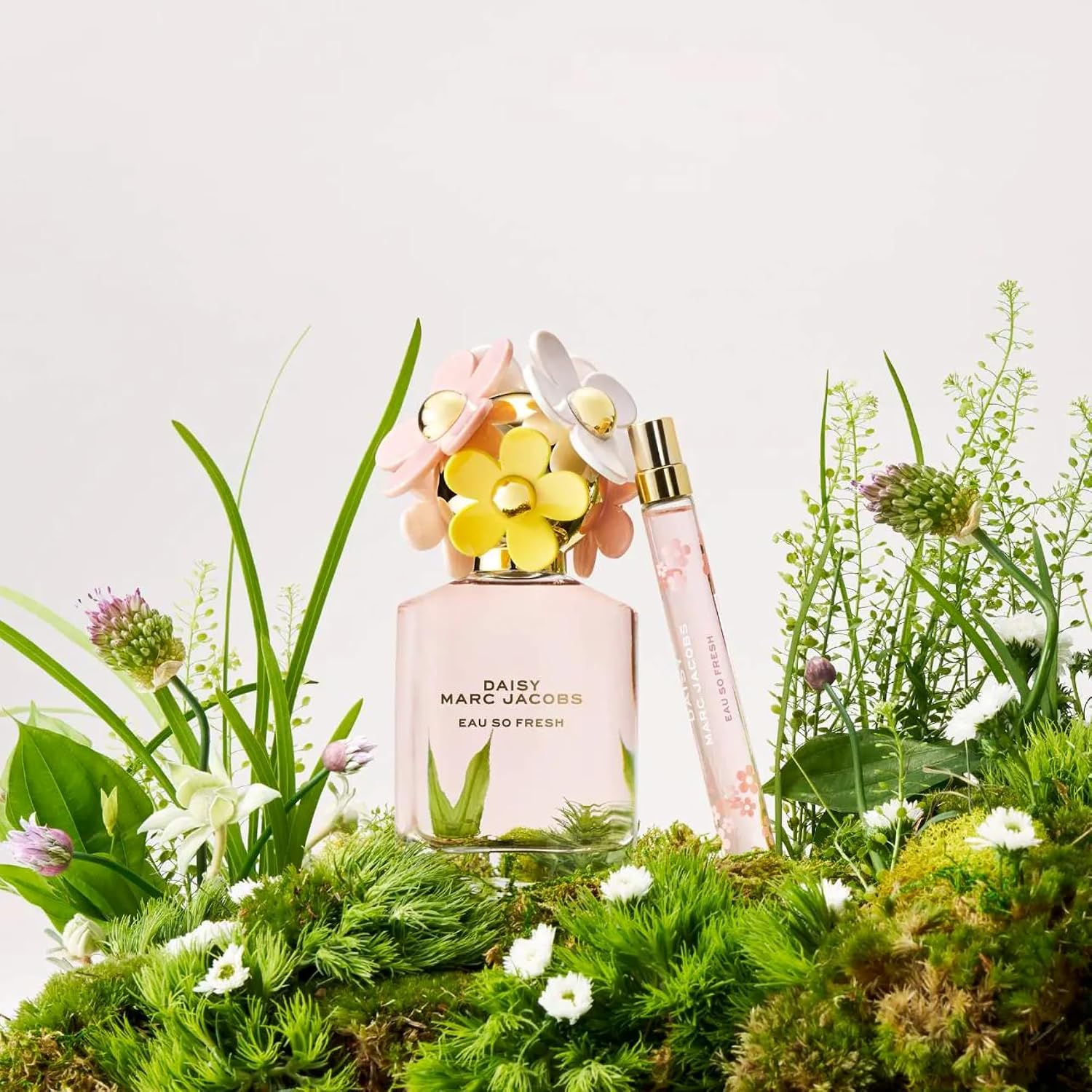 Marc Jacobs Daisy Eau So Fresh EDT 3-Piece Gift Set ($224 value) -EDT 4.2oz, Body Lotion 2.5oz, Travel Spray 0.33 oz– With Notes of Raspberry, Rose & Soft Musks - Floral Women's Perfume - Image 8