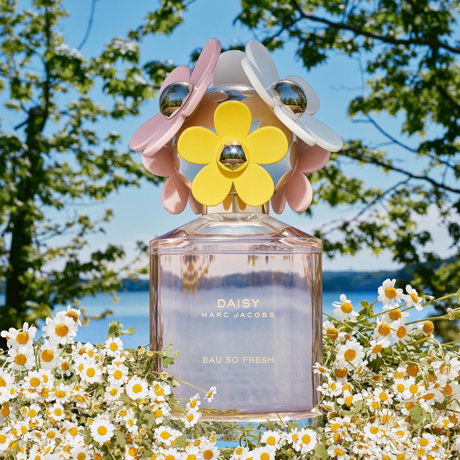 Marc Jacobs Daisy Eau So Fresh EDT 3-Piece Gift Set ($224 value) -EDT 4.2oz, Body Lotion 2.5oz, Travel Spray 0.33 oz– With Notes of Raspberry, Rose & Soft Musks - Floral Women's Perfume - Image 6