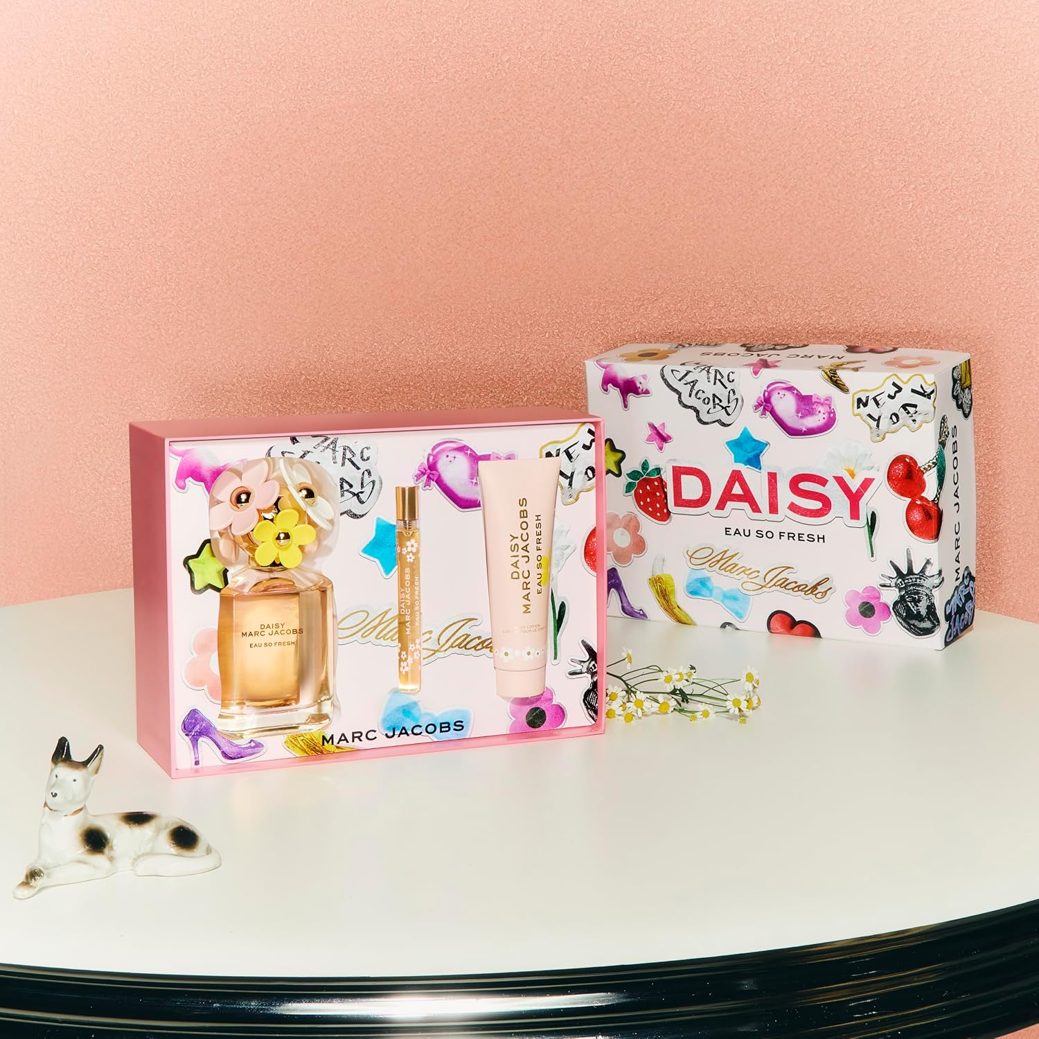 Marc Jacobs Daisy Eau So Fresh EDT 3-Piece Gift Set ($224 value) -EDT 4.2oz, Body Lotion 2.5oz, Travel Spray 0.33 oz– With Notes of Raspberry, Rose & Soft Musks - Floral Women's Perfume - Image 3