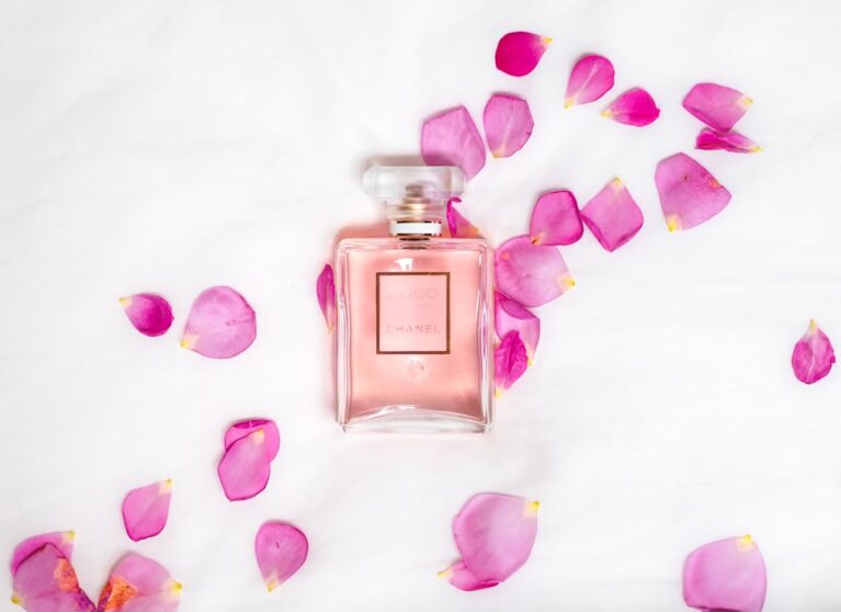 How to Choose a Feminine Perfume That Feels Elegant